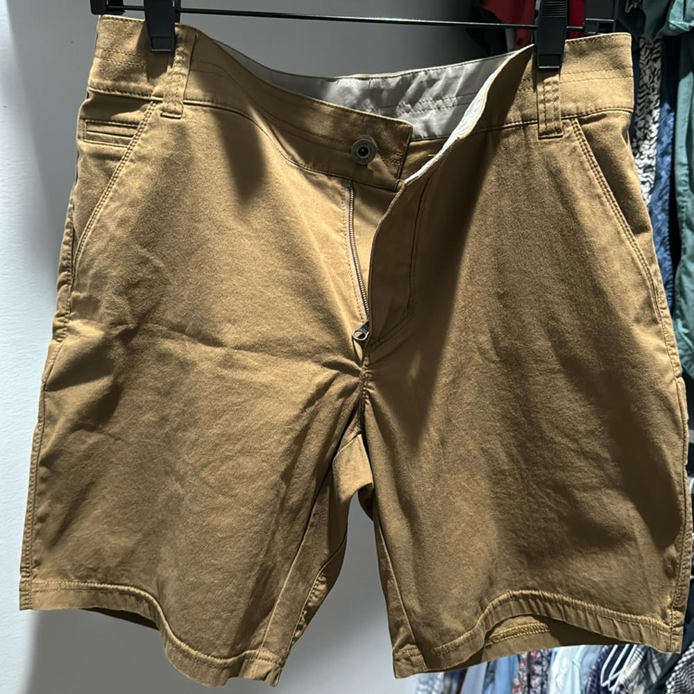 Kuhl Men’s Resistor Lite Chino Shorts, Dark Khaki, 32W x 8L